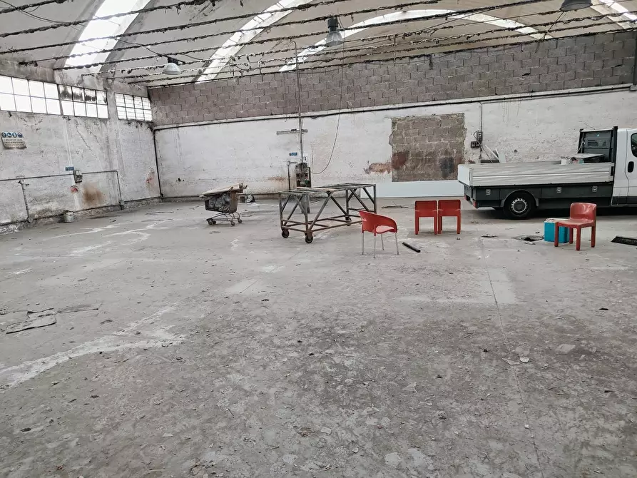 Immagine 5 di Capannone industriale in vendita  a Livorno