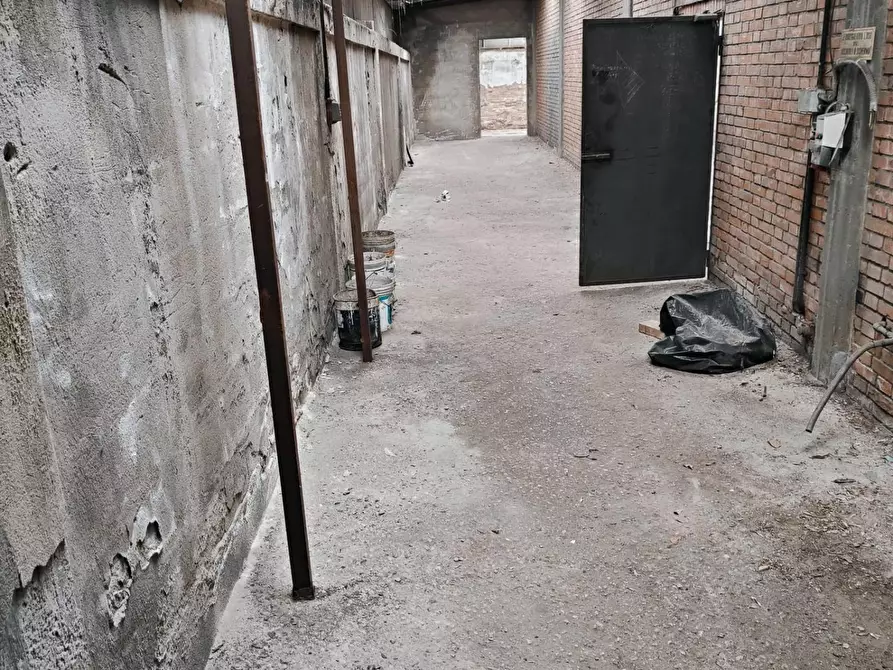 Immagine 20 di Capannone industriale in vendita  a Livorno
