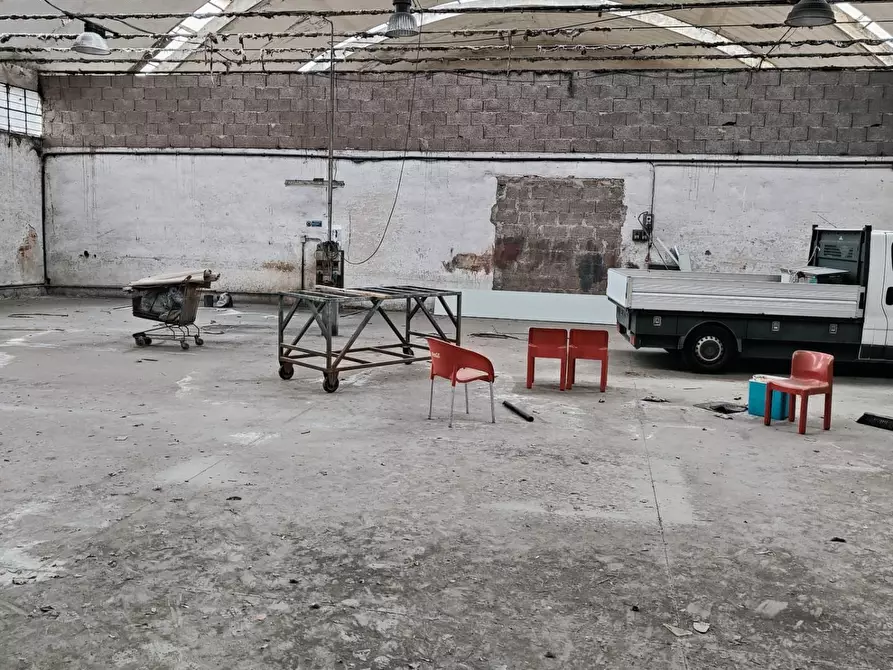 Immagine 6 di Capannone industriale in vendita  a Livorno