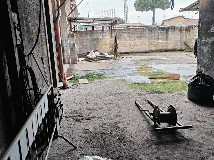Immagine 22 di Capannone industriale in vendita  a Livorno