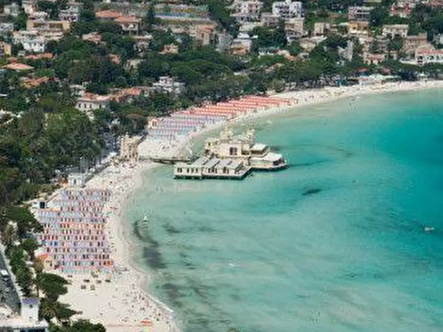 Immagine 1 di Locale commerciale in affitto  a Palermo