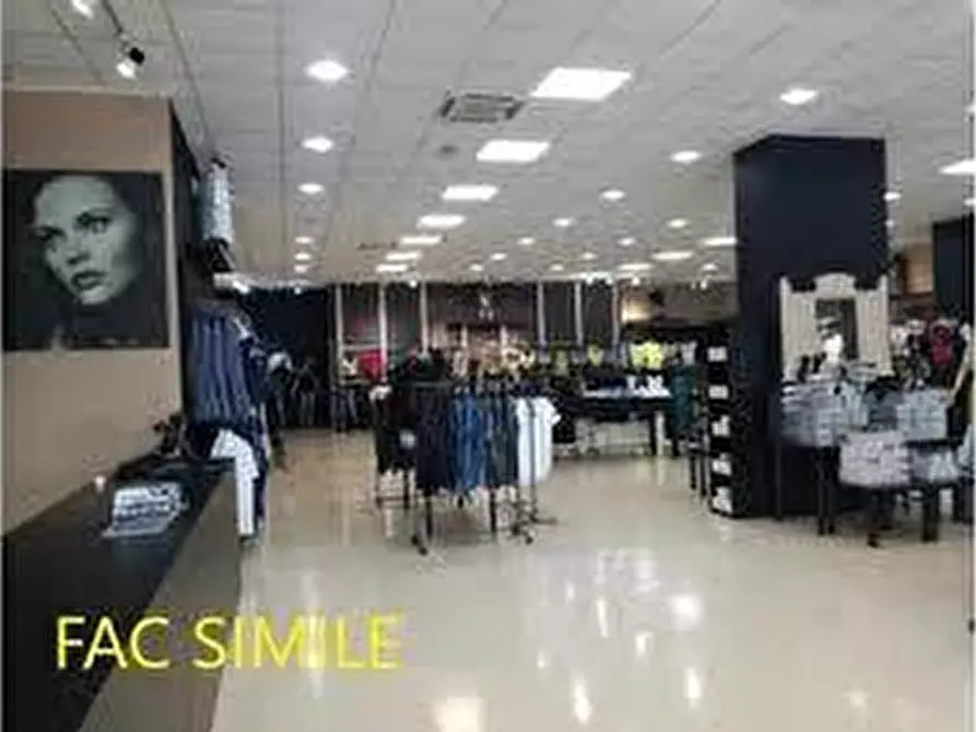 Immagine 3 di Locale commerciale in affitto  a Empoli