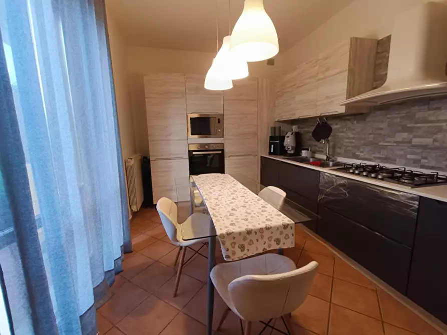 Immagine 2 di Appartamento in vendita  a Massa