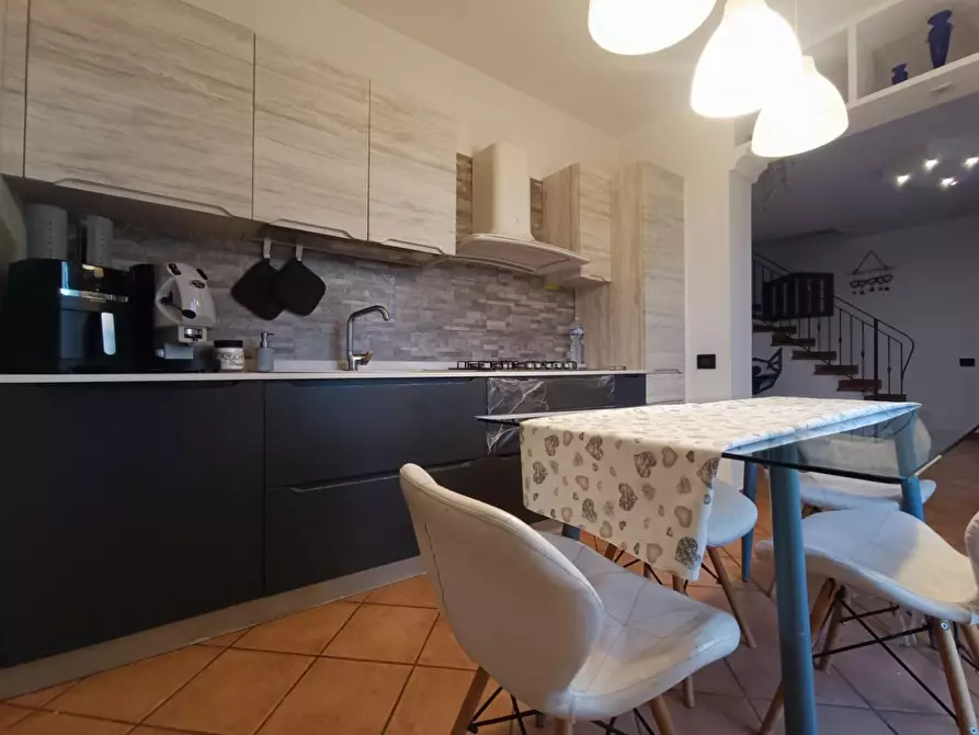 Immagine 1 di Appartamento in vendita  a Massa