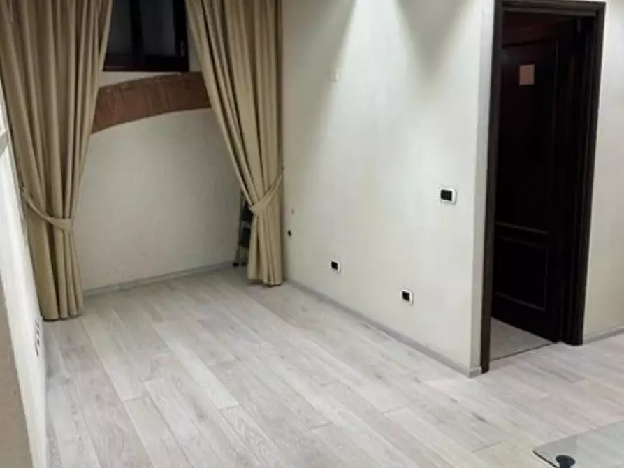 Immagine 2 di Porzione di casa in vendita  a Siena