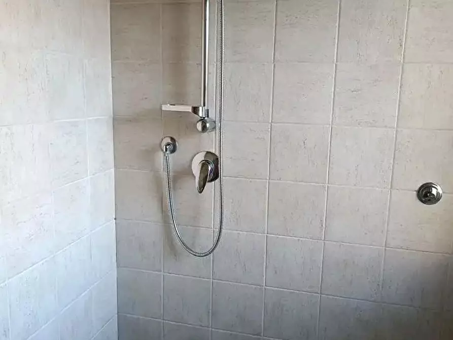 Immagine 10 di Terratetto in affitto  a Cascina