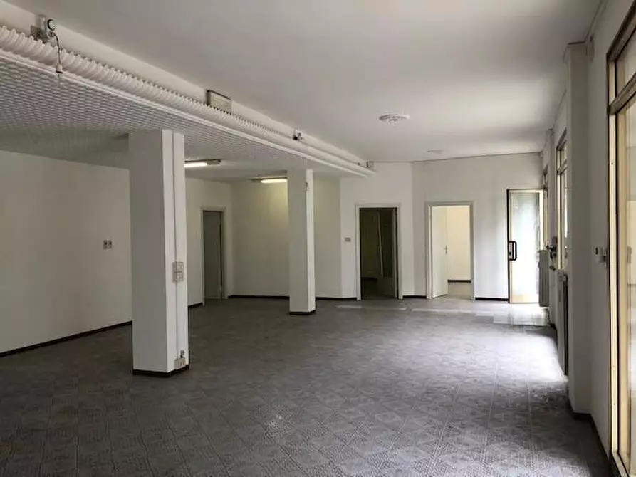 Immagine 12 di Ufficio in affitto  a Pisa