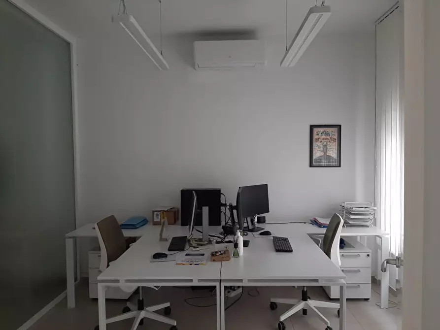 Immagine 2 di Ufficio in affitto  a Pisa