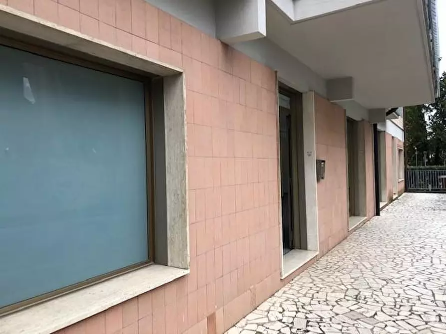 Immagine 13 di Ufficio in affitto  a Pisa