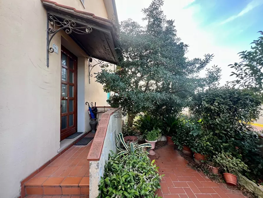 Immagine 1 di Appartamento in vendita  a Cecina