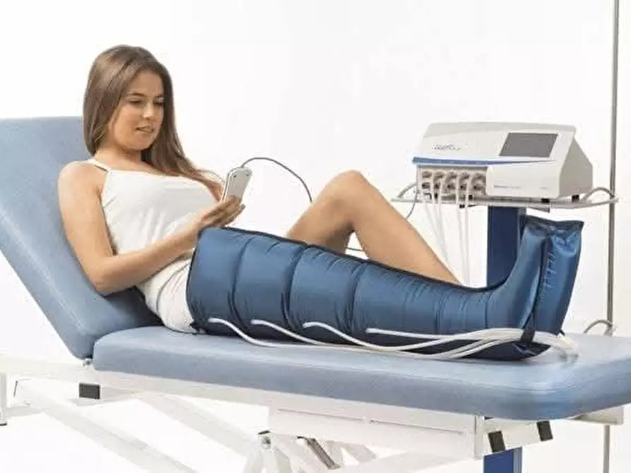 Immagine 8 di Attività commerciale in vendita  a Livorno