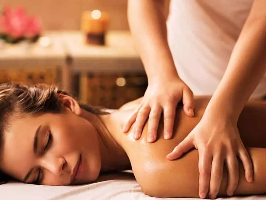 Immagine 2 di Attività commerciale in vendita  a Livorno