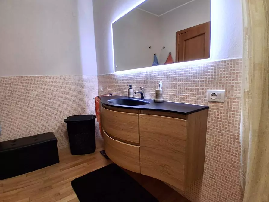 Immagine 17 di Villa in vendita  a Capannori