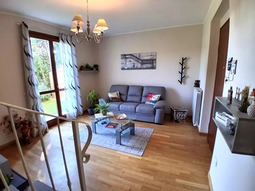 Immagine 8 di Villa in vendita  a Capannori