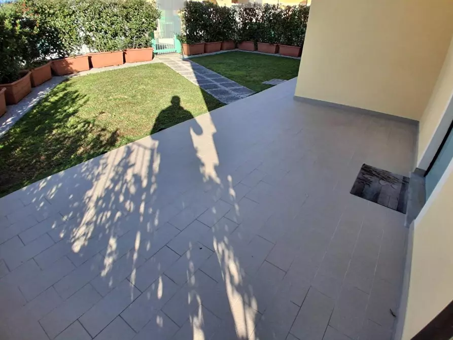 Immagine 3 di Villa in vendita  a Capannori