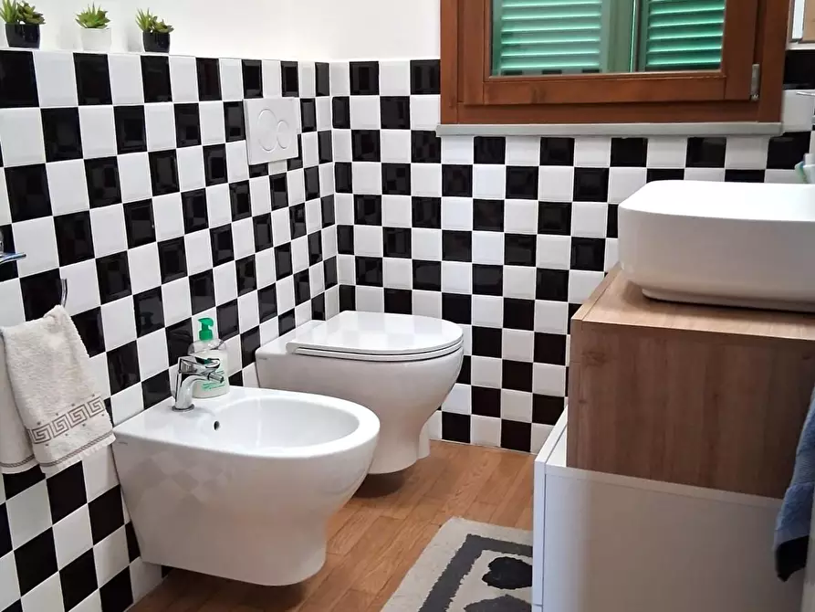 Immagine 13 di Villa in vendita  a Capannori