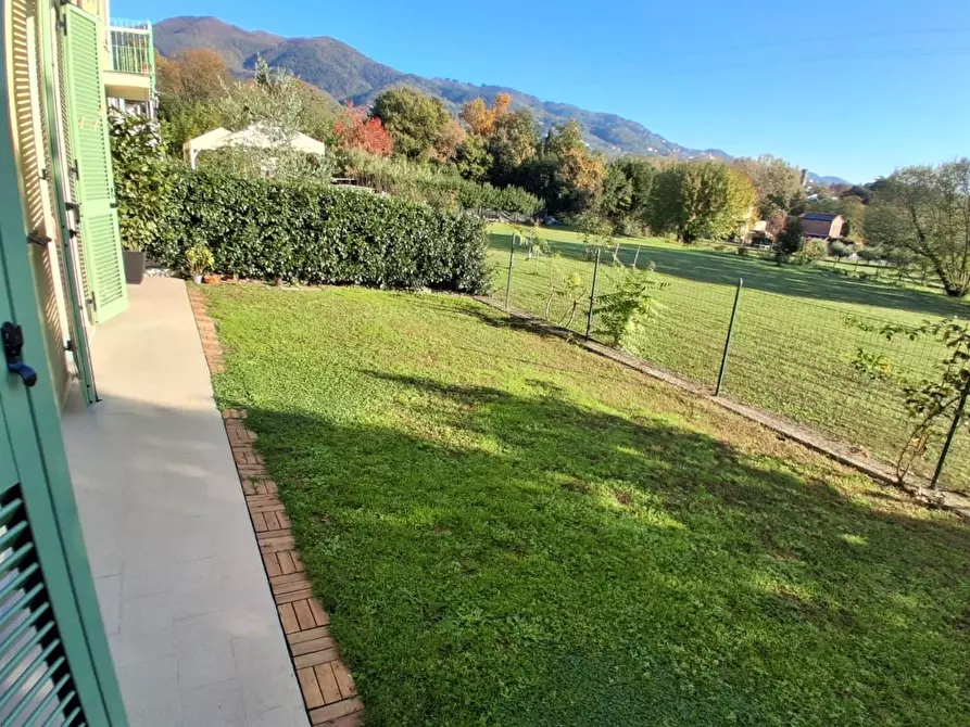 Immagine 5 di Villa in vendita  a Capannori