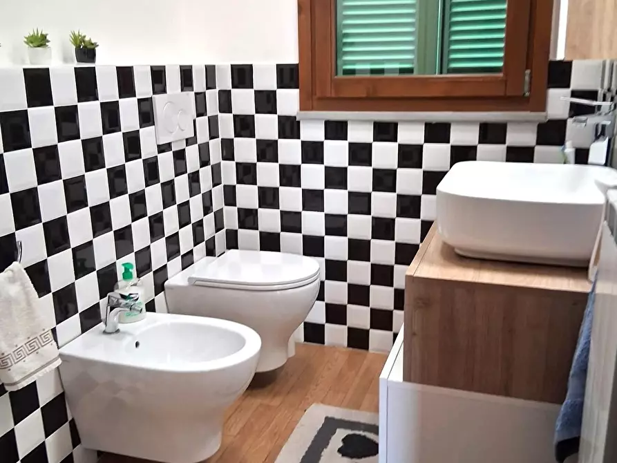 Immagine 12 di Villa in vendita  a Capannori