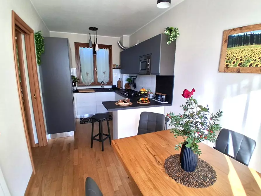 Immagine 10 di Villa in vendita  a Capannori