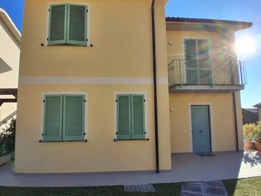 Immagine 1 di Villa in vendita  a Capannori