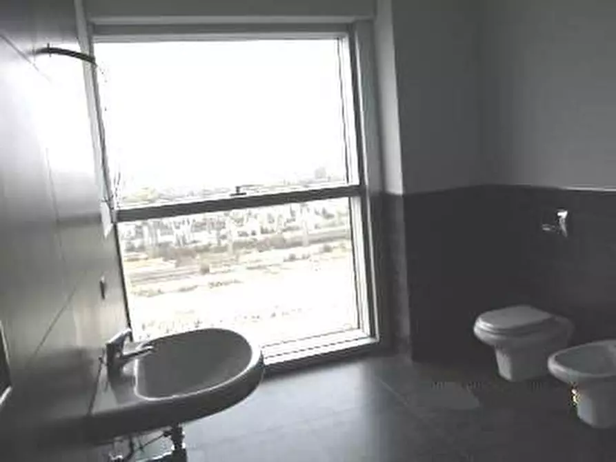 Immagine 4 di Ufficio in vendita  a Pisa