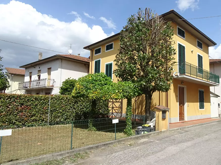 Immagine 1 di Casa bifamiliare in vendita  a Montale