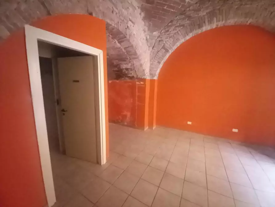 Immagine 4 di Locale commerciale in affitto  a Casciana Terme Lari