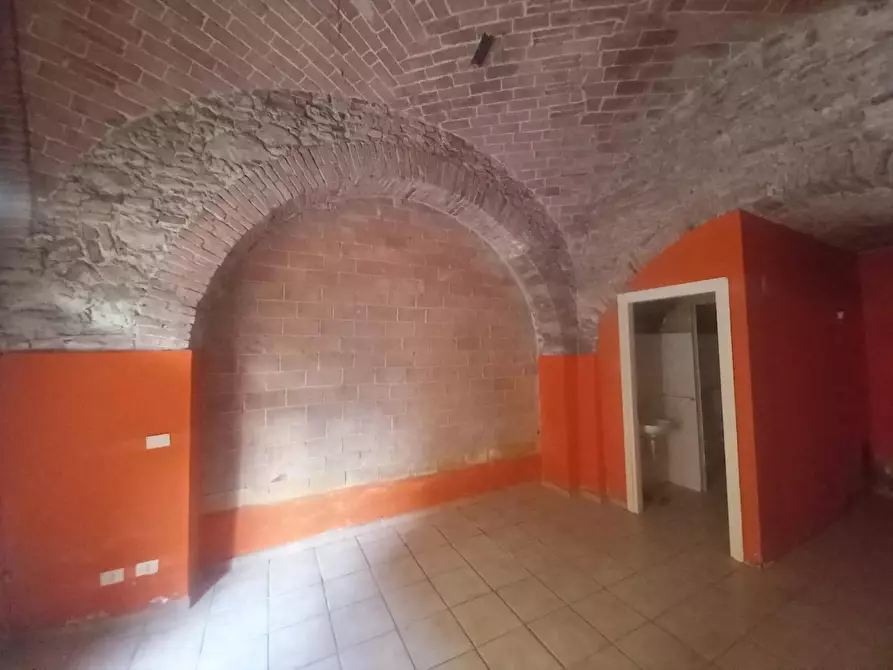 Immagine 1 di Locale commerciale in affitto  a Casciana Terme Lari