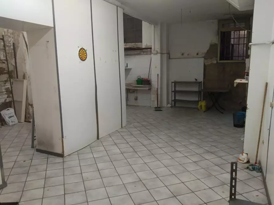 Immagine 2 di Negozio in vendita  a Prato