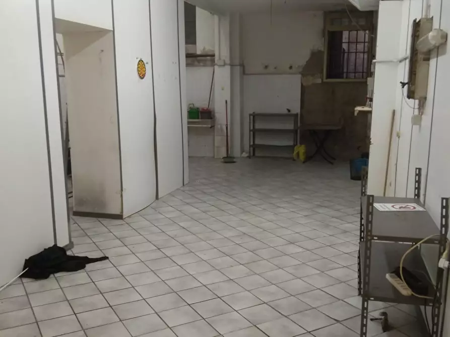 Immagine 1 di Negozio in vendita  a Prato