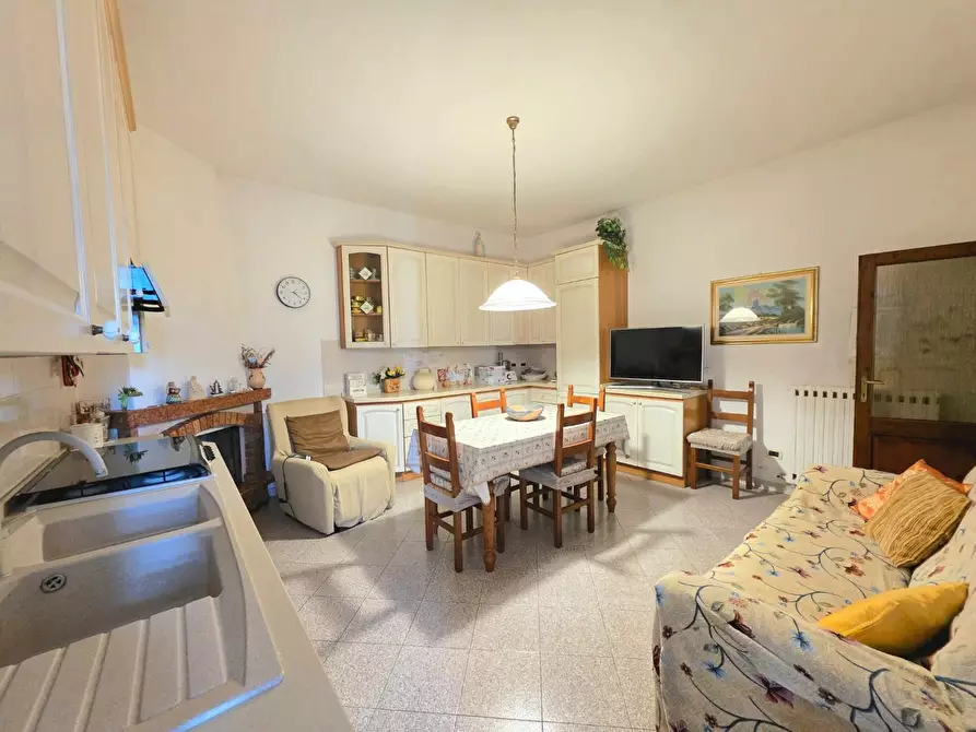 Immagine 9 di Porzione di casa in vendita  a Santa Maria A Monte