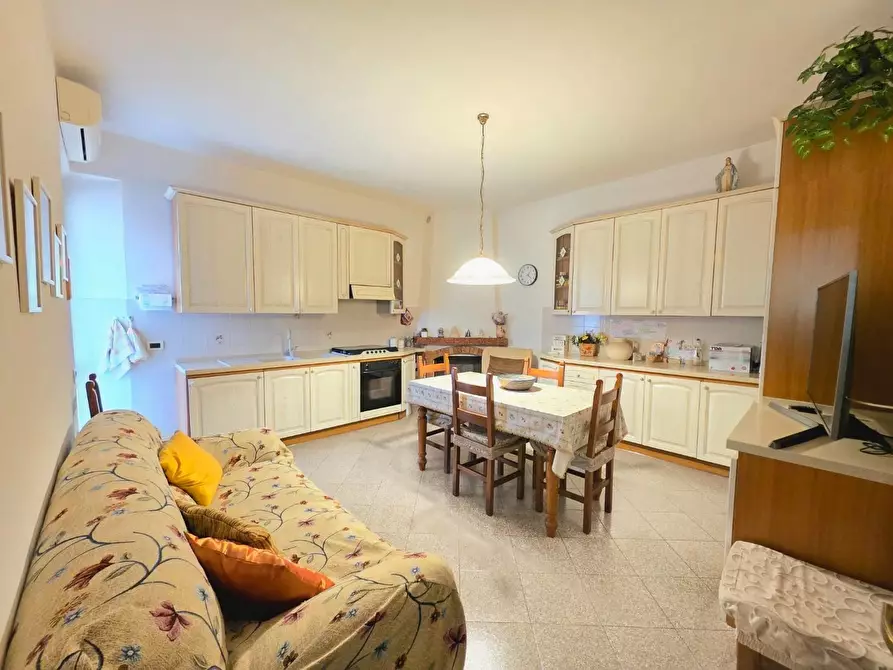 Immagine 12 di Porzione di casa in vendita  a Santa Maria A Monte