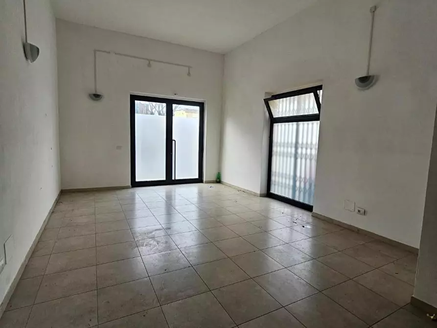 Immagine 1 di Ufficio in affitto  a Collesalvetti