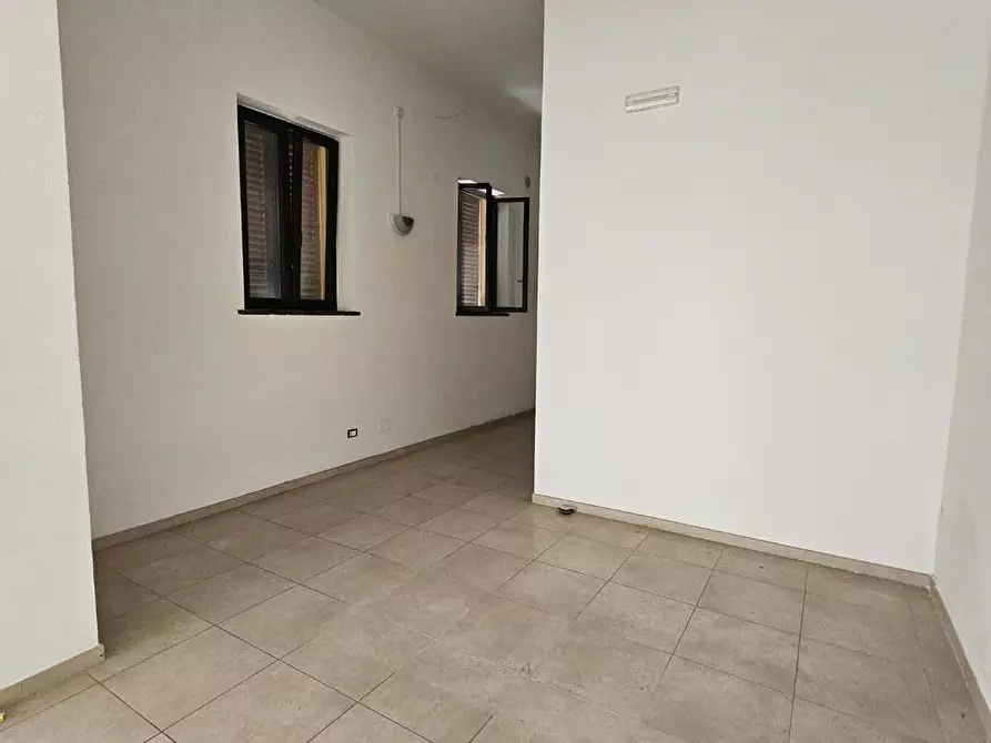 Immagine 4 di Ufficio in affitto  a Collesalvetti