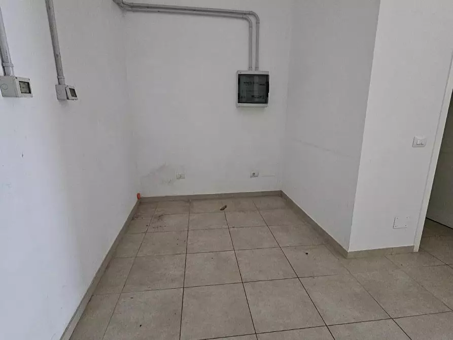 Immagine 7 di Ufficio in affitto  a Collesalvetti