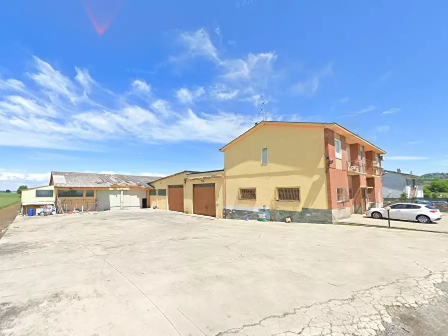 Immagine 2 di Attività artigianale in vendita  a Corvino San Quirico
