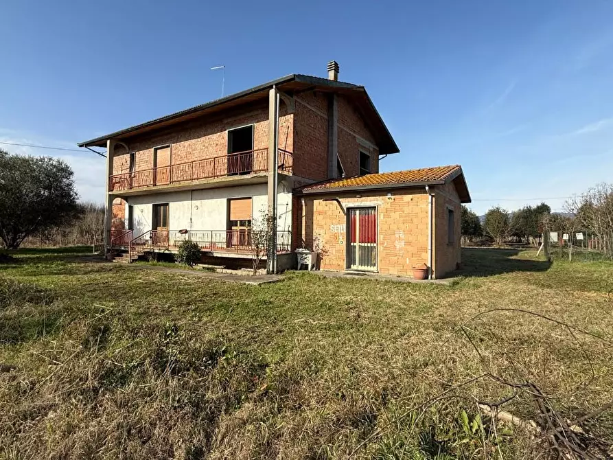 Immagine 2 di Casa colonica in vendita  a Ponte Buggianese