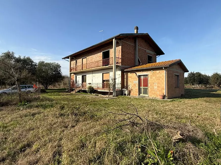 Immagine 1 di Casa colonica in vendita  a Ponte Buggianese