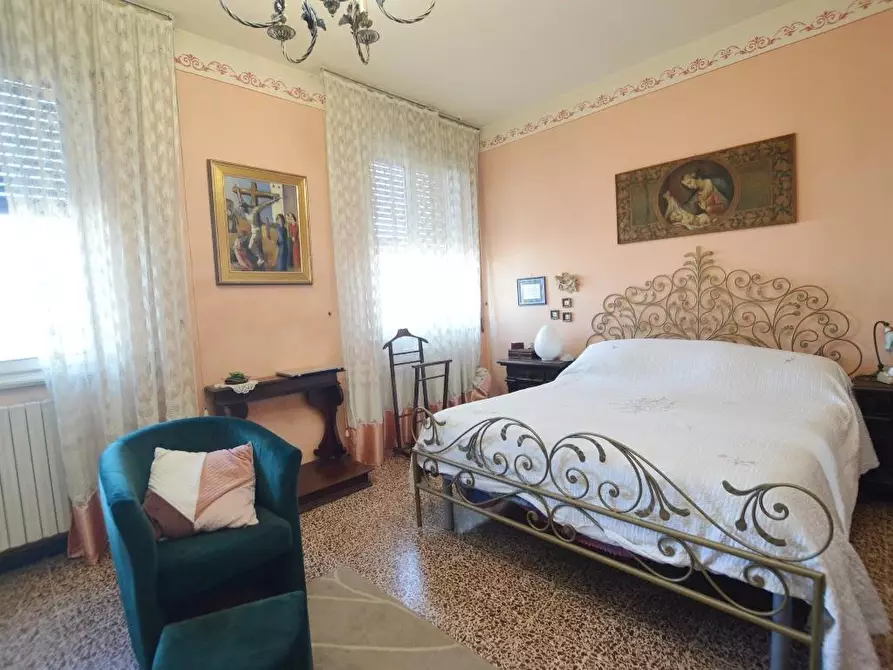 Immagine 9 di Casa bifamiliare in vendita  a Capannori