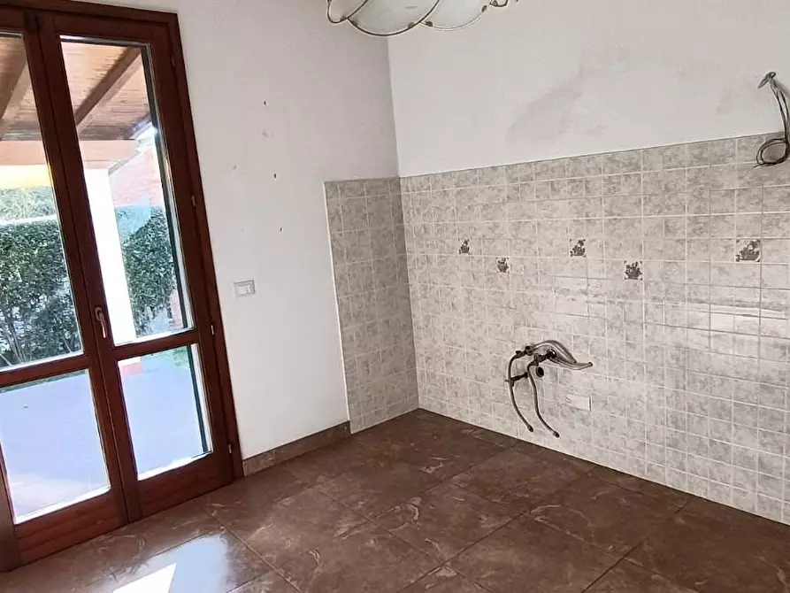 Immagine 2 di Villa in vendita  a San Giuliano Terme