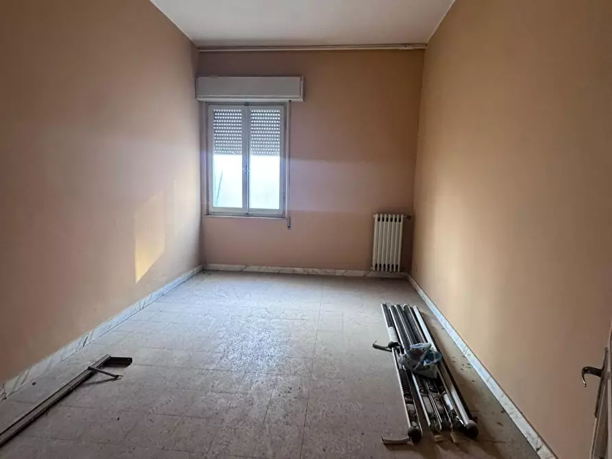 Immagine 4 di Appartamento in vendita  a Massa