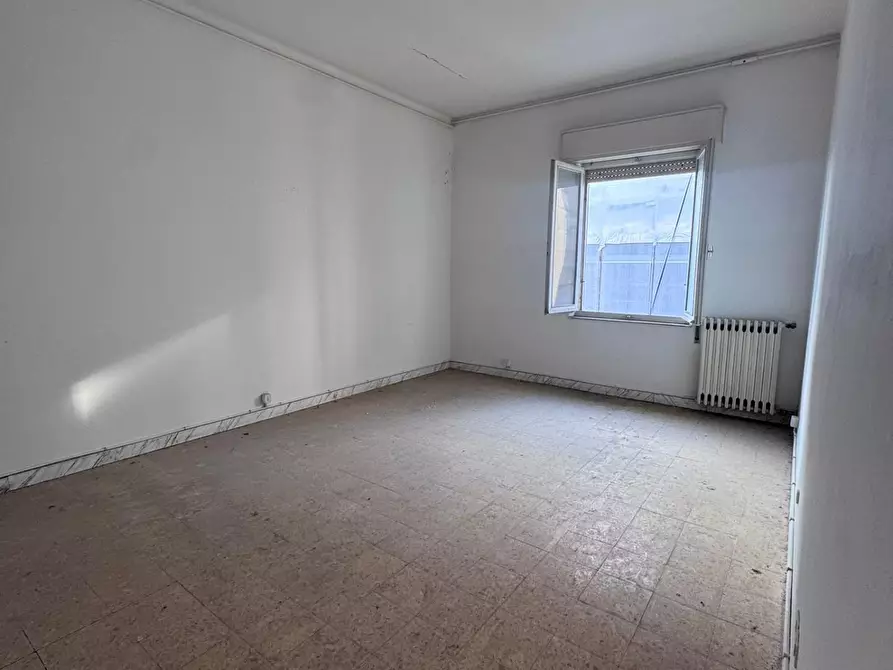 Immagine 5 di Appartamento in vendita  a Massa