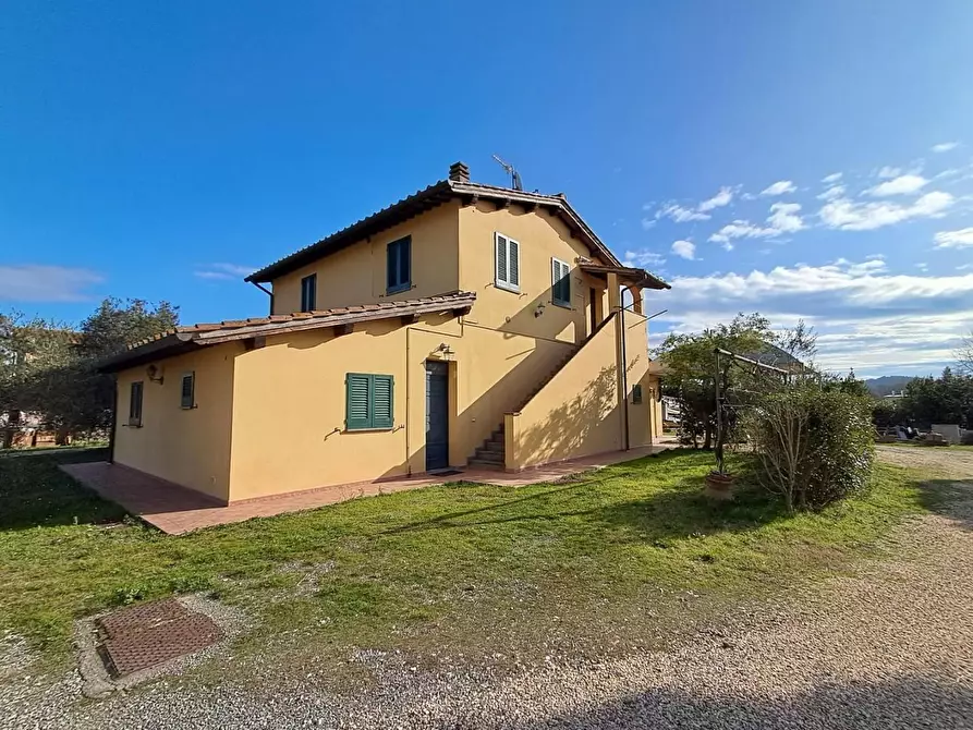 Immagine 1 di Villa in vendita  a Montopoli In Val D'arno