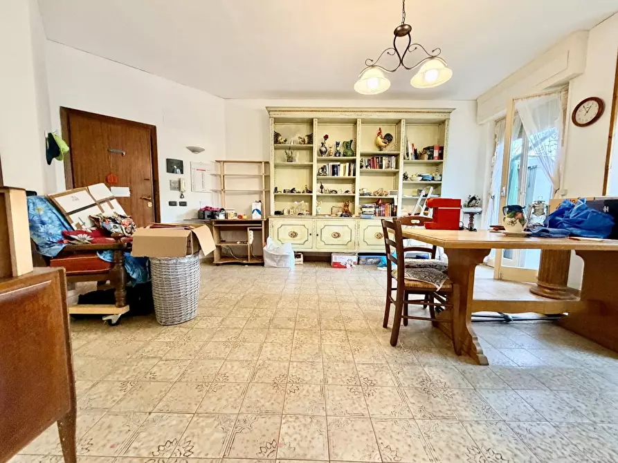 Immagine 3 di Appartamento in vendita  a Massa