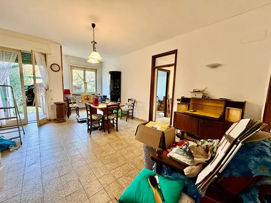 Immagine 5 di Appartamento in vendita  a Massa