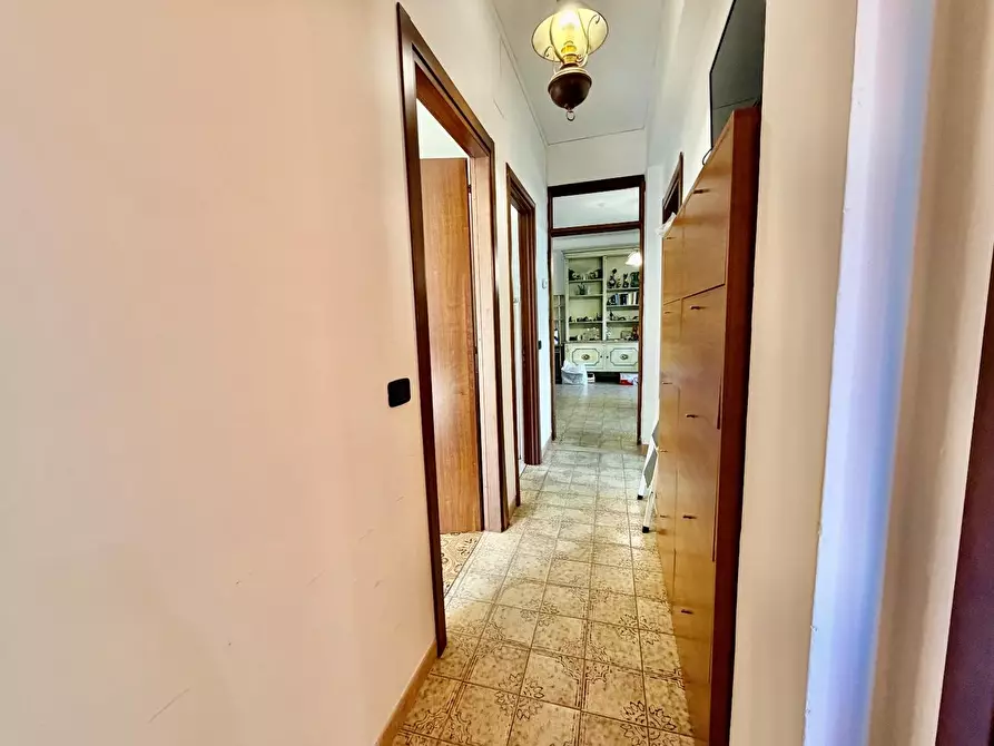 Immagine 11 di Appartamento in vendita  a Massa