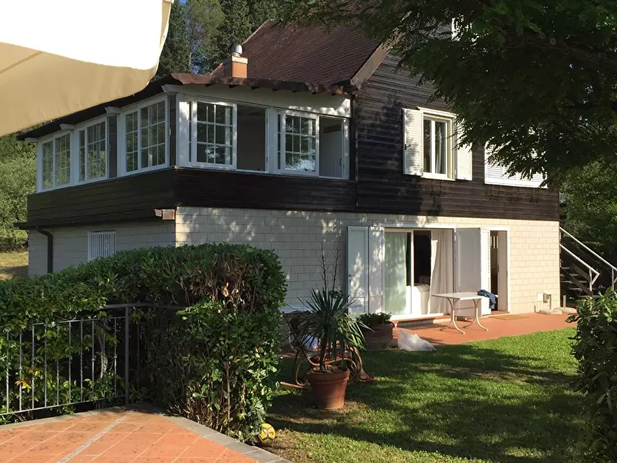 Immagine 1 di Villa in vendita  a Montelupo Fiorentino