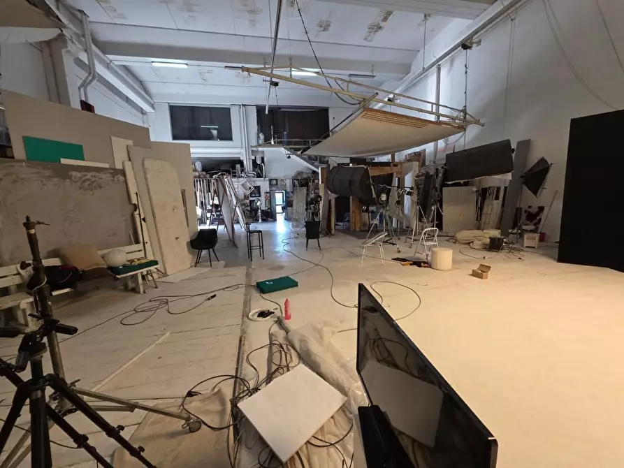 Immagine 2 di Attività artigianale in vendita  a Pontedera