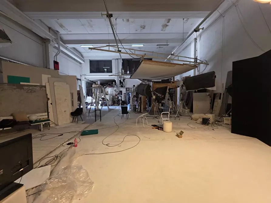 Immagine 1 di Attività artigianale in vendita  a Pontedera