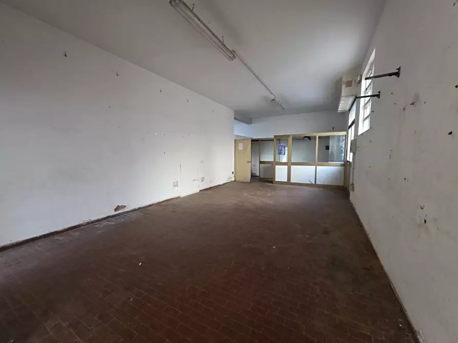 Immagine 5 di Locale commerciale in vendita  a Santa Croce Sull'arno